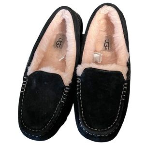 Ugg Slippers sz 7; excellent used condition as shown in pics - no signs of wear